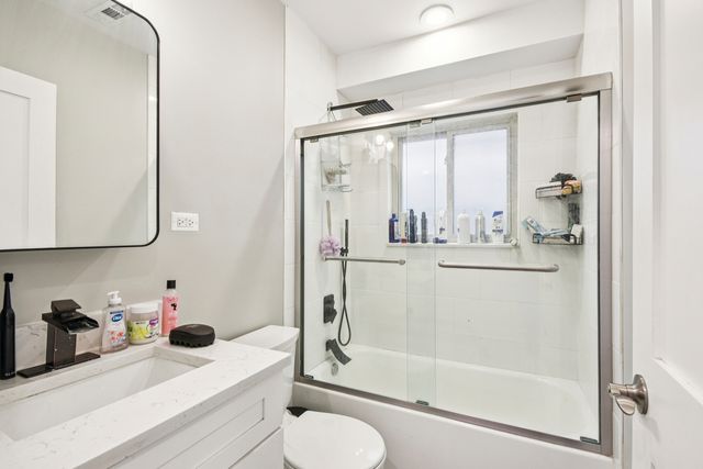 3806 W Armitage Avenue, Chicago, IL 60647