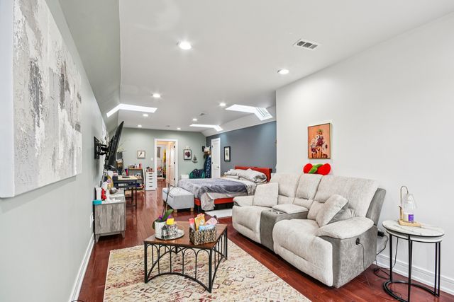 3806 W Armitage Avenue, Chicago, IL 60647