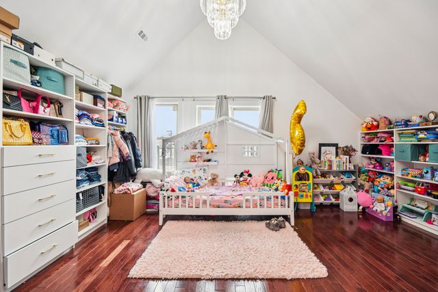 3806 W Armitage Avenue, Chicago, IL 60647