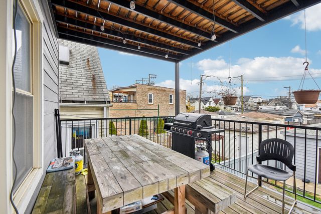 3806 W Armitage Avenue, Chicago, IL 60647