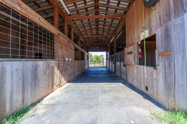 130 Cooper Anderson Rd, Jackson, TN 38305