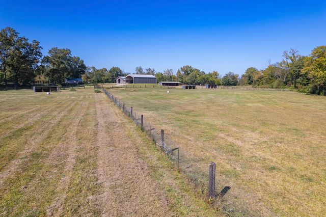 130 Cooper Anderson Rd, Jackson, TN 38305