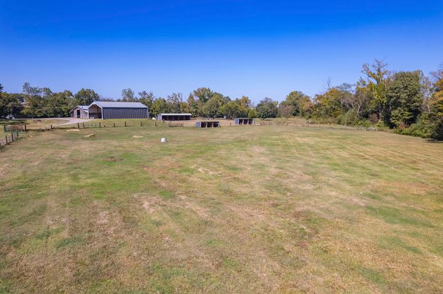 130 Cooper Anderson Rd, Jackson, TN 38305