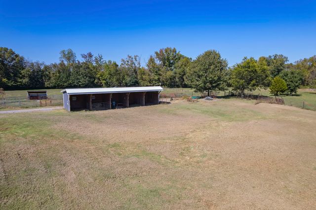 130 Cooper Anderson Rd, Jackson, TN 38305