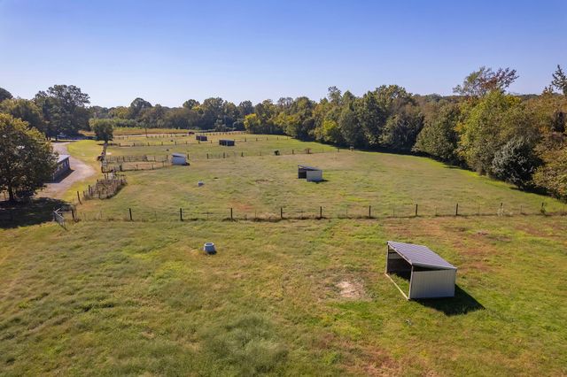 130 Cooper Anderson Rd, Jackson, TN 38305