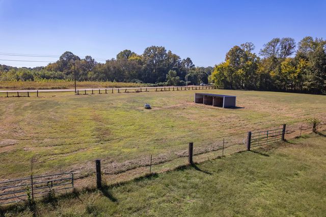 130 Cooper Anderson Rd, Jackson, TN 38305