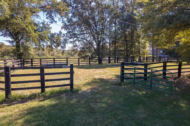 130 Cooper Anderson Rd, Jackson, TN 38305