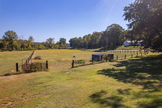 130 Cooper Anderson Rd, Jackson, TN 38305