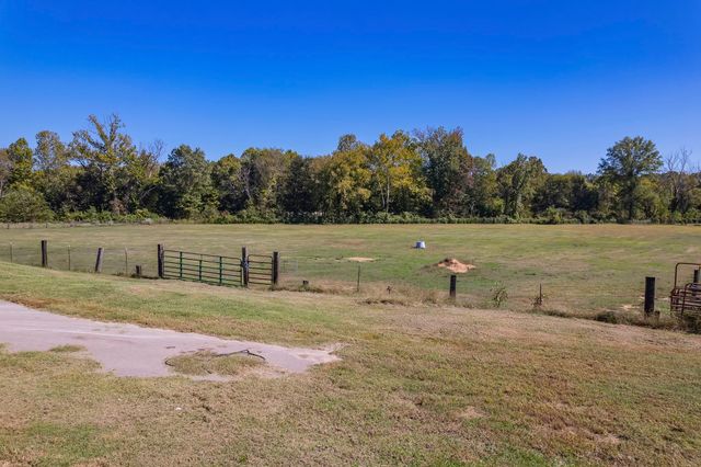 130 Cooper Anderson Rd, Jackson, TN 38305