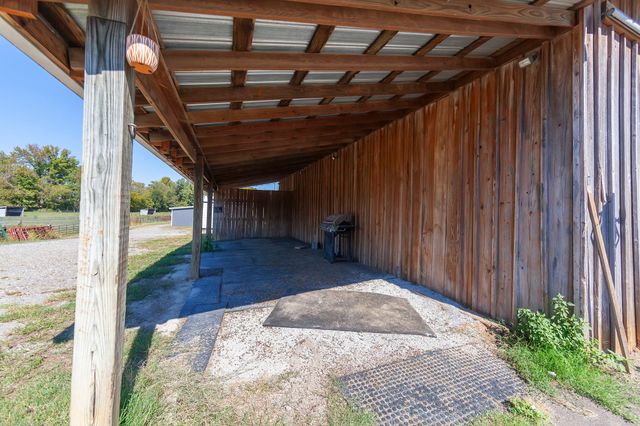 130 Cooper Anderson Rd, Jackson, TN 38305