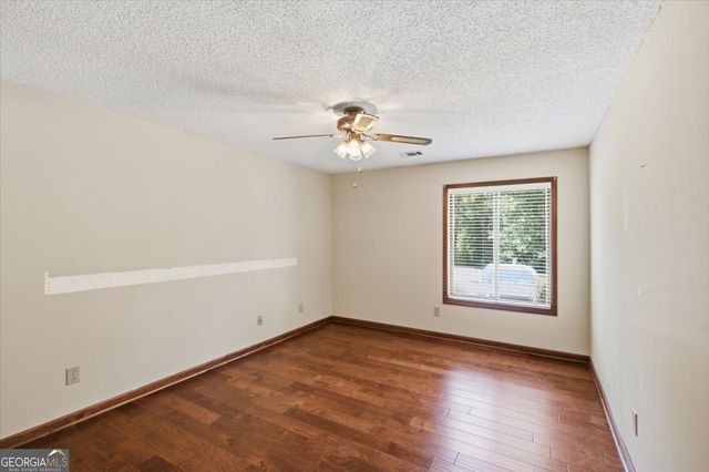 26 Latimer Lane NE, Kennesaw, GA 30144