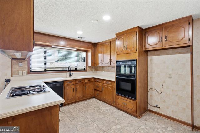 26 Latimer Lane NE, Kennesaw, GA 30144