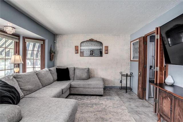 14400 E 40th Street S, Independence, MO 64055