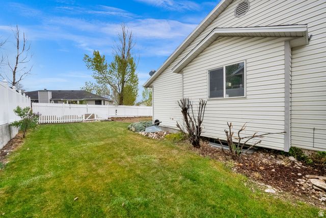 4852 W MOUNTAIN LAUREL LN, West Jordan, UT 84088