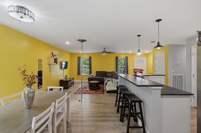 8252 Pinewood Rd, Nunnelly, TN 37137