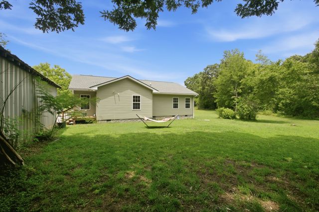 8252 Pinewood Rd, Nunnelly, TN 37137