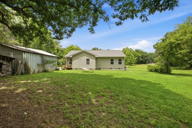 8252 Pinewood Rd, Nunnelly, TN 37137