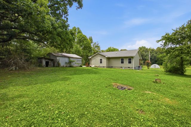 8252 Pinewood Rd, Nunnelly, TN 37137