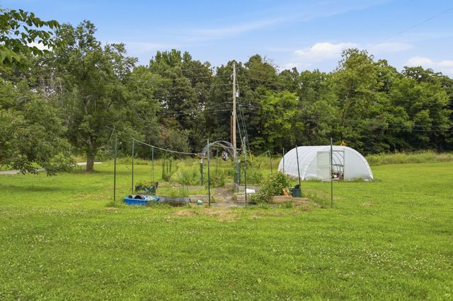 8252 Pinewood Rd, Nunnelly, TN 37137