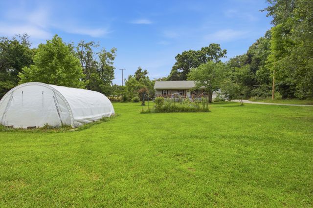 8252 Pinewood Rd, Nunnelly, TN 37137