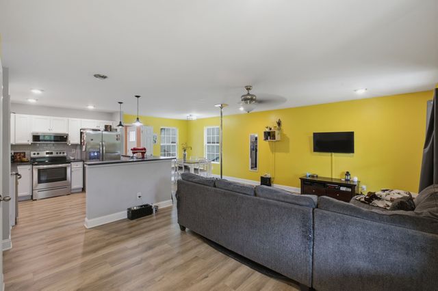 8252 Pinewood Rd, Nunnelly, TN 37137
