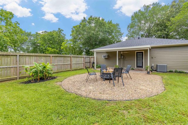 17202 N Lighthouse Drive, Crosby, TX 77532