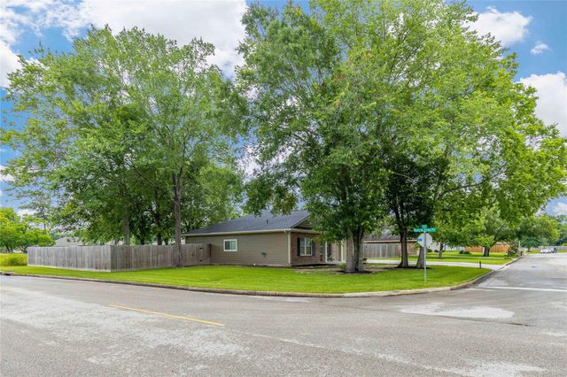 17202 N Lighthouse Drive, Crosby, TX 77532