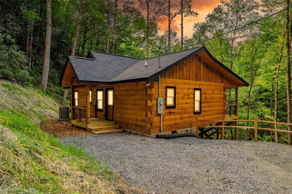 122 Laurel Creek Trail, Blue Ridge, GA 30513