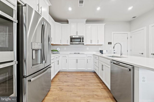 1110A DABNEY DR, Manassas Park, VA 20111