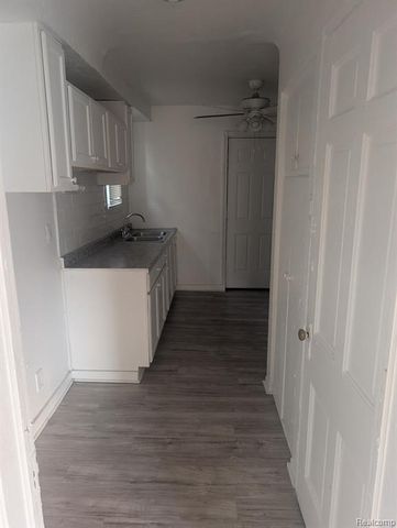 15808 Southfield Road, Detroit, MI 48223