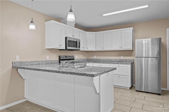 906 E Tom Landry Street, Mission, TX 78572