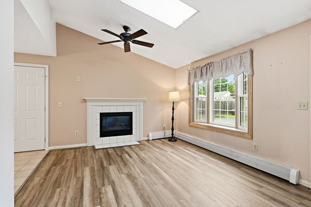 14 Florence Rd, Easthampton, MA 01027