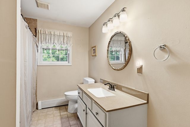 14 Florence Rd, Easthampton, MA 01027