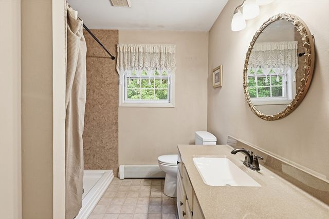 14 Florence Rd, Easthampton, MA 01027