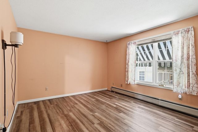14 Florence Rd, Easthampton, MA 01027