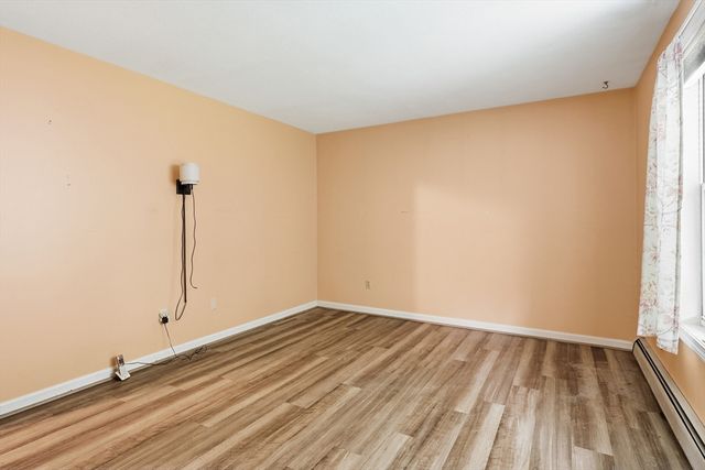 14 Florence Rd, Easthampton, MA 01027