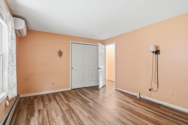 14 Florence Rd, Easthampton, MA 01027