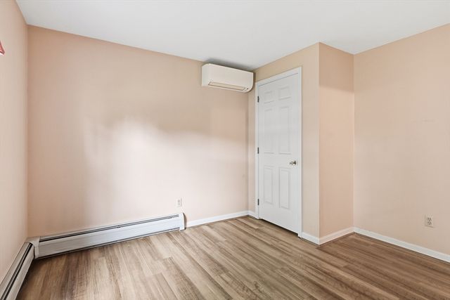 14 Florence Rd, Easthampton, MA 01027