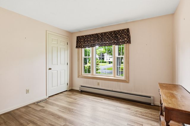 14 Florence Rd, Easthampton, MA 01027
