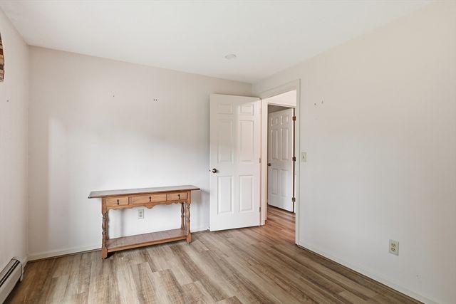 14 Florence Rd, Easthampton, MA 01027