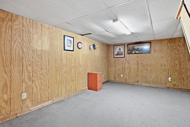 14 Florence Rd, Easthampton, MA 01027