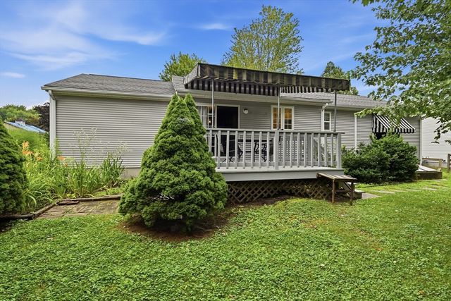 14 Florence Rd, Easthampton, MA 01027