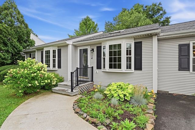 14 Florence Rd, Easthampton, MA 01027