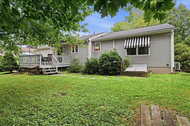 14 Florence Rd, Easthampton, MA 01027