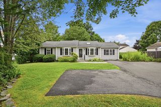14 Florence Rd, Easthampton, MA 01027
