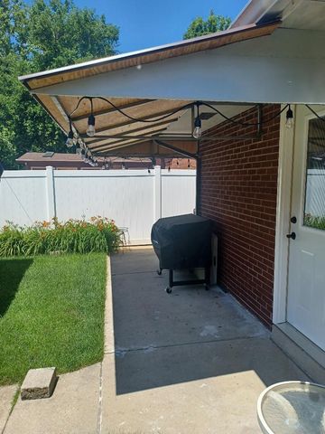 8246 Northcote Avenue, Munster, IN 46321