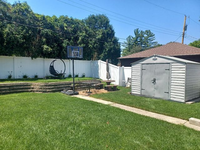 8246 Northcote Avenue, Munster, IN 46321