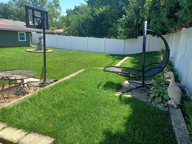 8246 Northcote Avenue, Munster, IN 46321