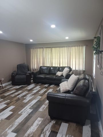 8246 Northcote Avenue, Munster, IN 46321