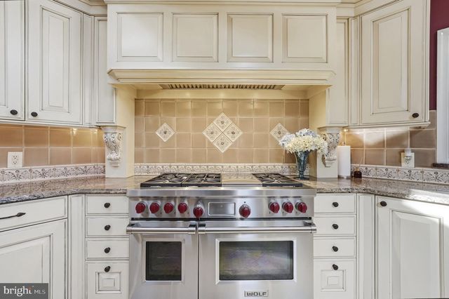 7 MONROE PL, Cranbury, NJ 08512